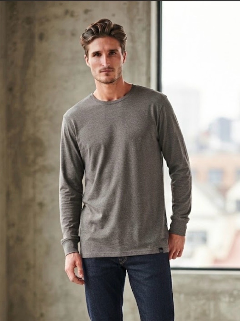 Uniqlo Men's Long Sleeve Crewneck Tee - Charcoal Gray
